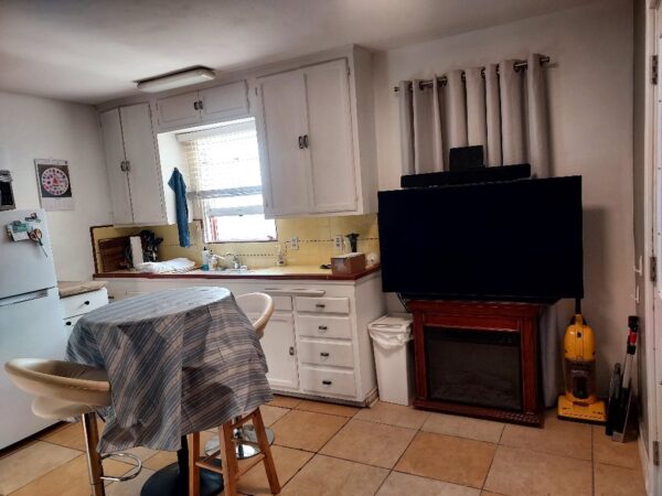 #8A Balcony 1 Bed/Bath with Full Kitchen (365' - $1,800) - Image 10