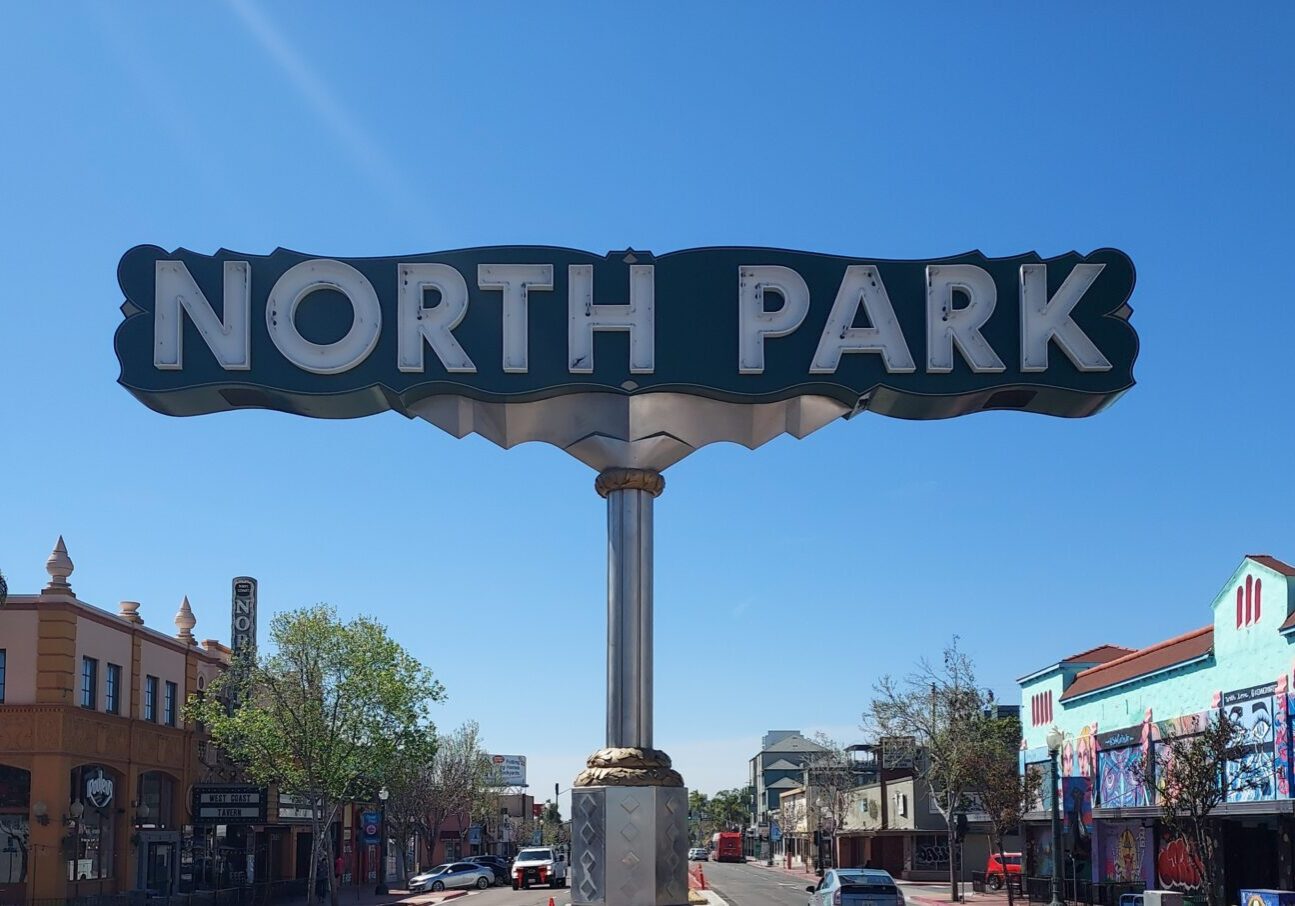 A street sign that says north park.